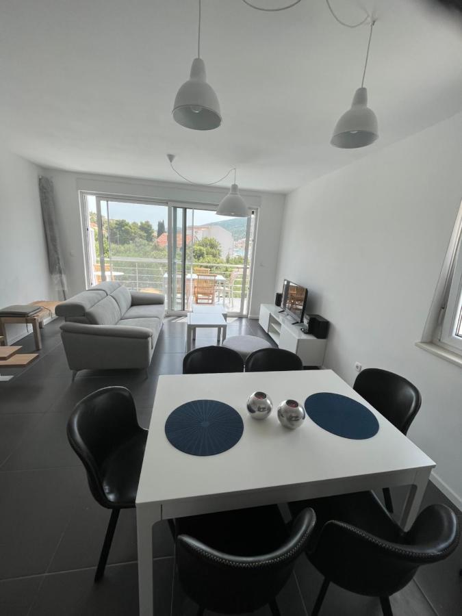 Apartmani Kamil Marina Exteriör bild